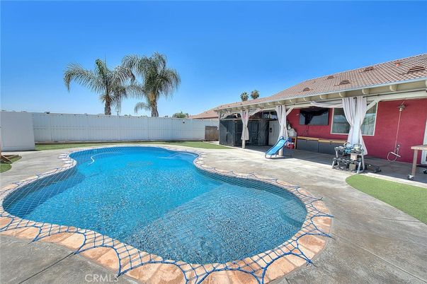 Exterior, Playground, Pool