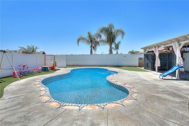 Exterior, Playground, Pool