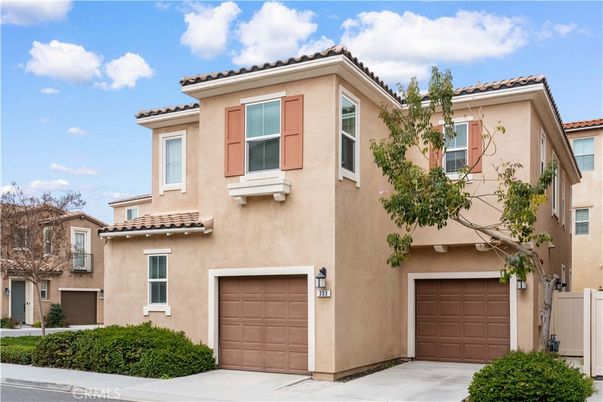 Attached, Exterior, Facade, Mediterranean