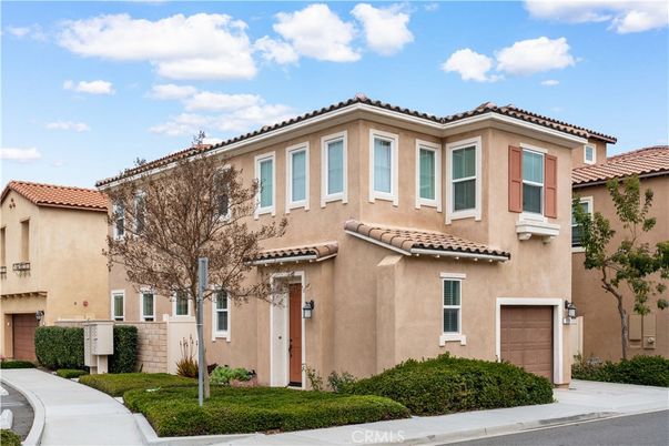 Attached, Exterior, Facade, Mediterranean