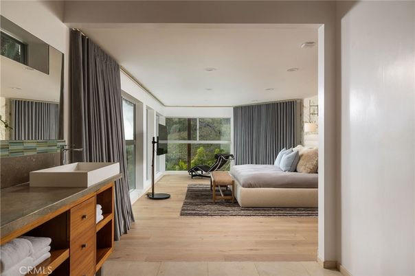 Interior, Recessed Lighting, Wood Texture Flooring