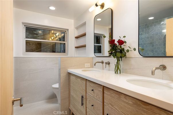 Bathroom, Dual Sink Vanities, Interior, Recessed Lighting