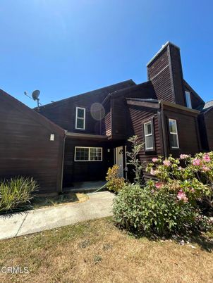 Exterior, Facade, Log Home