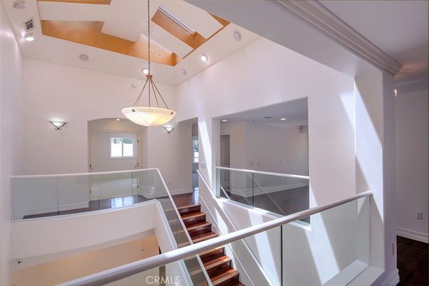 Interior, Pendant Lights, Recessed Lighting, Wood Texture Flooring