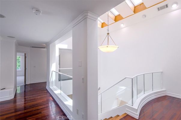Interior, Pendant Lights, Wood Texture Flooring