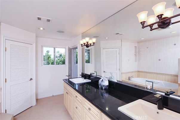 Bathroom, Dual Sink Vanities, Interior, Recessed Lighting