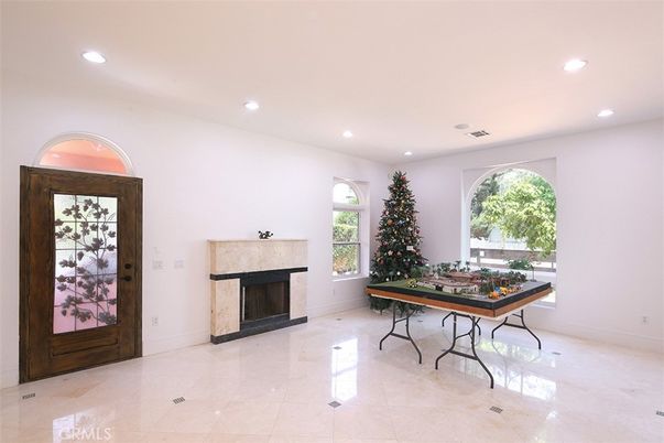 Fireplace, Interior, Recessed Lighting