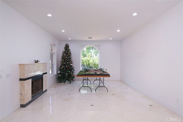Fireplace, Interior, Recessed Lighting
