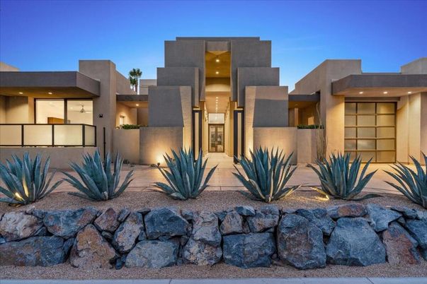 Backyard, Exterior, Facade, Modern