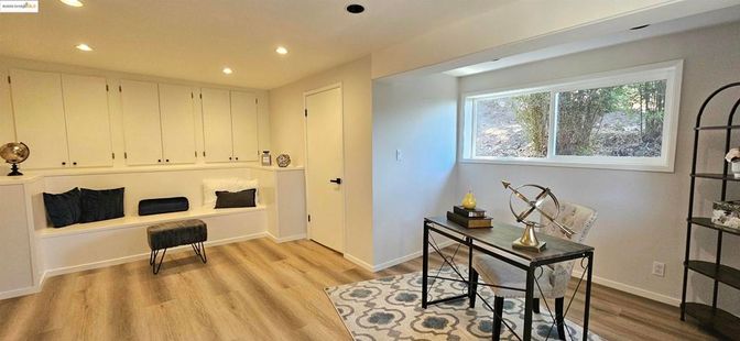 Interior, Recessed Lighting, Wood Texture Flooring
