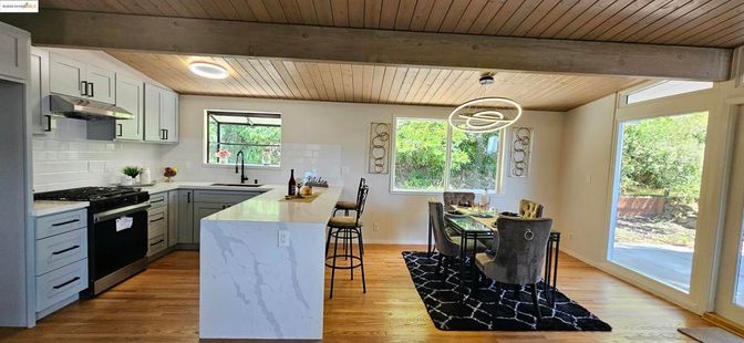 Dining room, Interior, Kitchen, Pendant Lights, Stainless Steel Appliances, Wooden Beams, Wooden Ceilings, Wood Texture Flooring