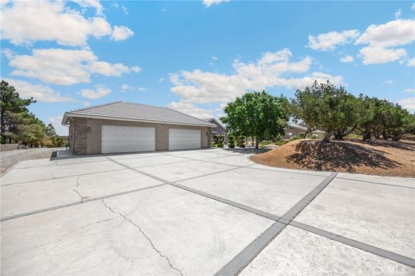 Detached Garage, Exterior