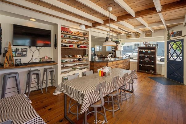 Dining room, Interior, Kitchen, Pendant Lights, Recessed Lighting, Wooden Beams, Wooden Ceilings, Wood Texture Flooring