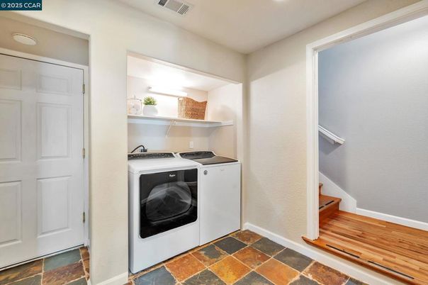 Interior, Recessed Lighting, Washer, Wood Texture Flooring