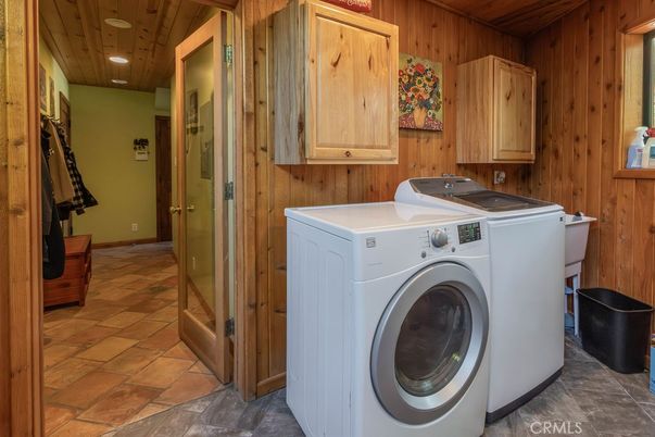 Interior, Recessed Lighting, Washer, Wooden Ceilings, Wooden Walls
