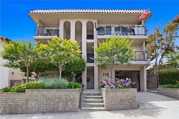 Exterior, Facade, Mediterranean