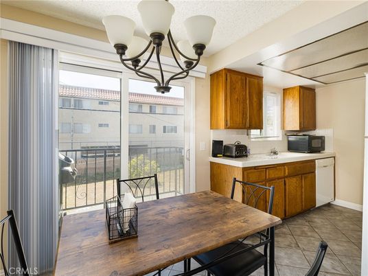 Chandelier, Dining room, Interior, Kitchen