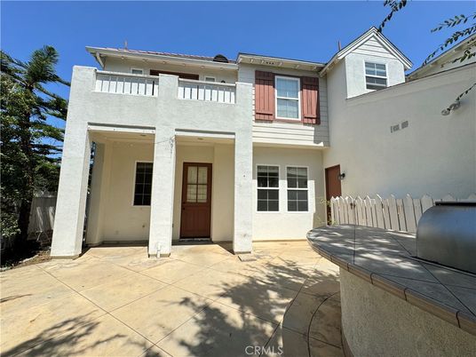 Exterior, Facade, Rowhouse