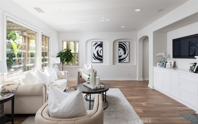 Interior, Living room, Recessed Lighting, Wood Texture Flooring