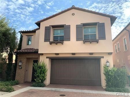 Attached, Exterior, Facade, Mediterranean