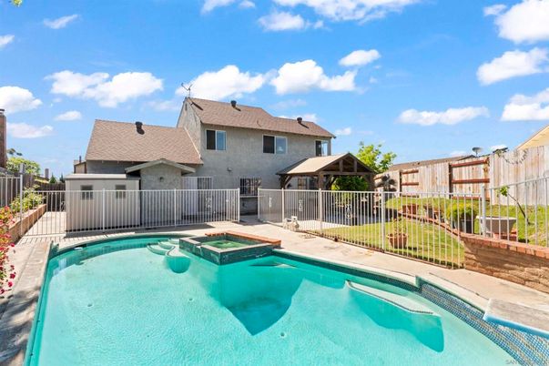 Exterior, Pool