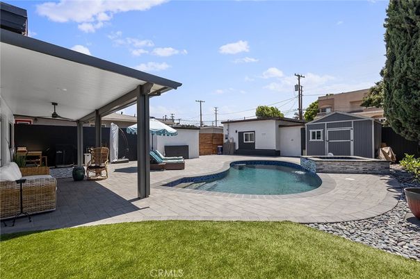 Exterior, Pool