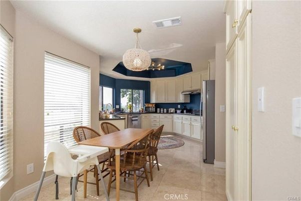 Chandelier, Dining room, Interior, Kitchen, Pendant Lights, Stainless Steel Appliances