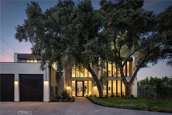 Attached, Exterior, Facade, Modern