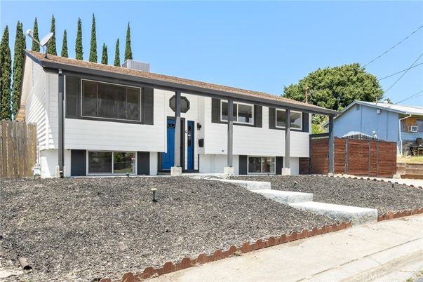 Exterior, Facade, Raised Ranch