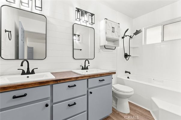 Bathroom, Dual Sink Vanities, Interior, Wood Texture Flooring