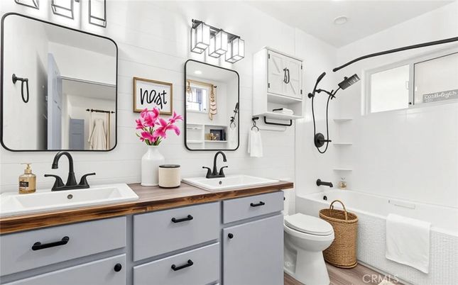 Bathroom, Dual Sink Vanities, Interior