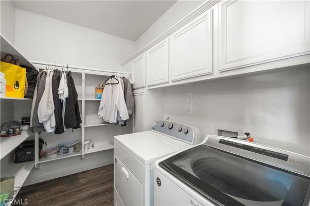 Interior, Washer, Wood Texture Flooring