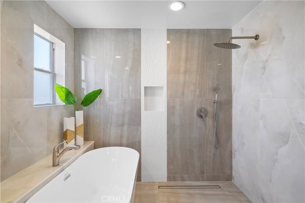 Bathroom, Free Standing Baths, Interior, Recessed Lighting