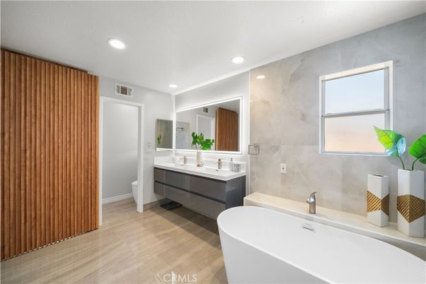 Bathroom, Dual Sink Vanities, Free Standing Baths, Interior, Recessed Lighting