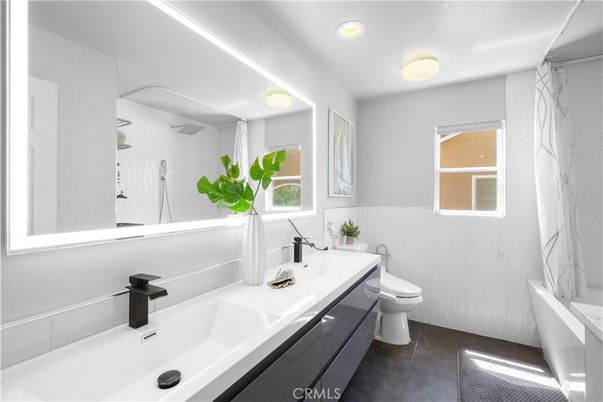 Bathroom, Dual Sink Vanities, Interior, Recessed Lighting