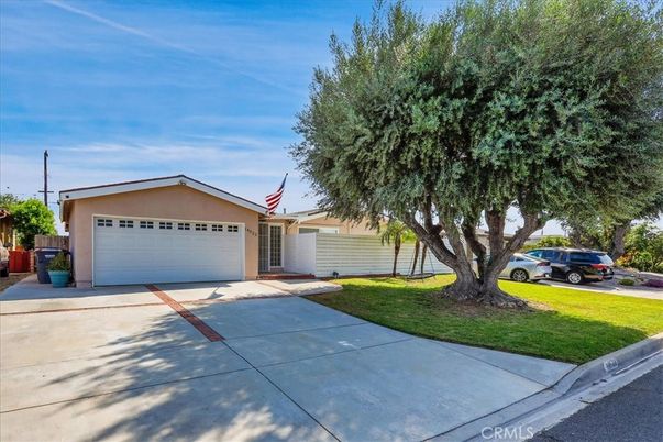 Attached, Detached Garage, Exterior, Facade, Ranch