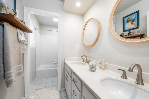 Bathroom, Dual Sink Vanities, Interior, Recessed Lighting
