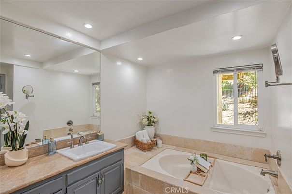 Bathroom, Dual Sink Vanities, Interior, Recessed Lighting
