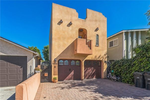 Attached, Exterior, Facade, Modern