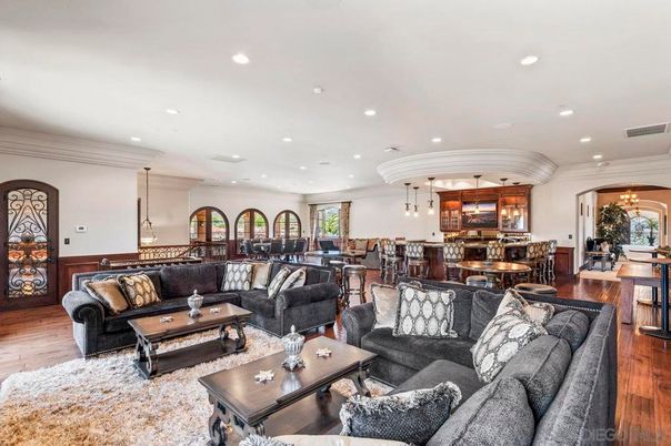 Dining room, Interior, Living room, Pendant Lights, Recessed Lighting, Wood Texture Flooring