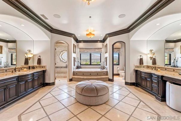 Bathroom, Dual Sink Vanities, Interior, Recessed Lighting
