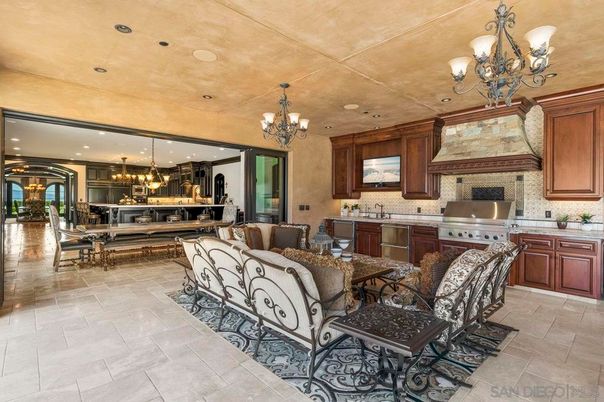 Chandelier, Dining room, Interior, Kitchen, Living room, Pendant Lights, Recessed Lighting, Stainless Steel Appliances