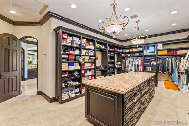 Interior, Pendant Lights, Recessed Lighting, Walk-in Closets