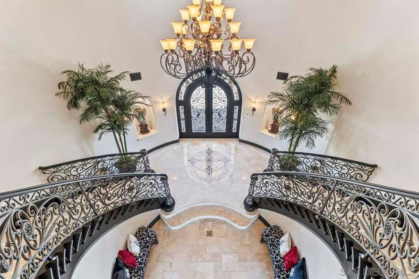 Chandelier, Interior
