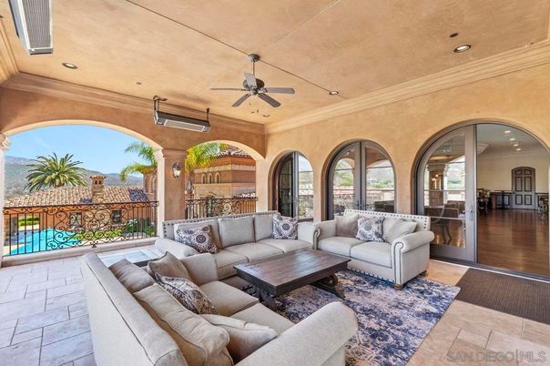 Exterior, Living room, Recessed Lighting