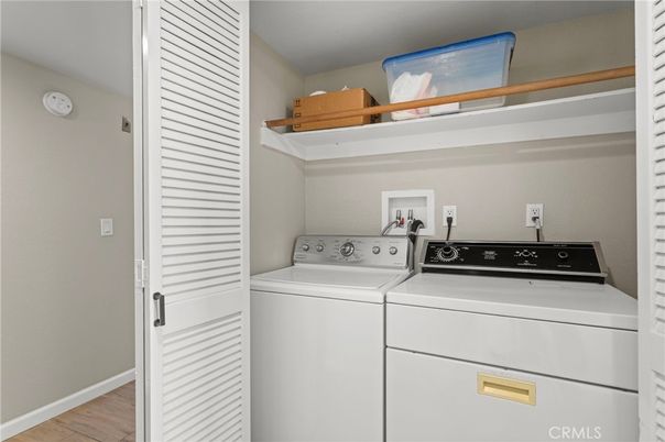Interior, Utility Closets, Washer, Wood Texture Flooring