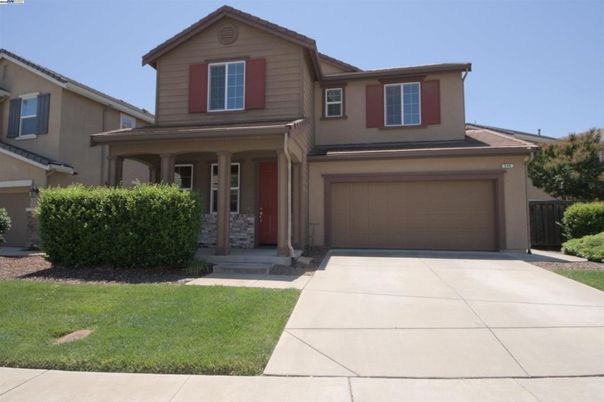 Attached, Exterior, Facade, American Craftsman