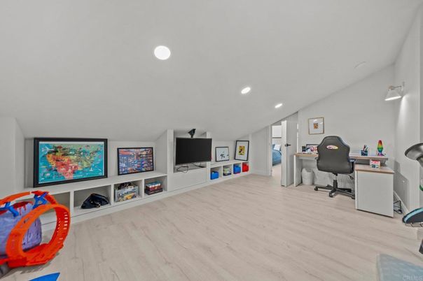 Home Office, Interior, Recessed Lighting, Wood Texture Flooring