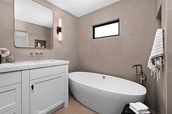 Bathroom, Free Standing Baths, Interior