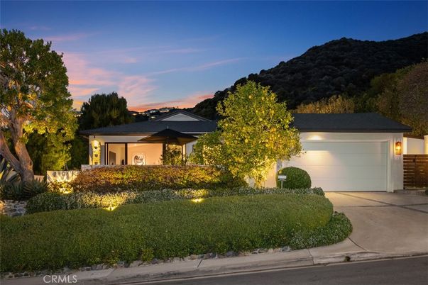 Attached, Exterior, Facade, Modern